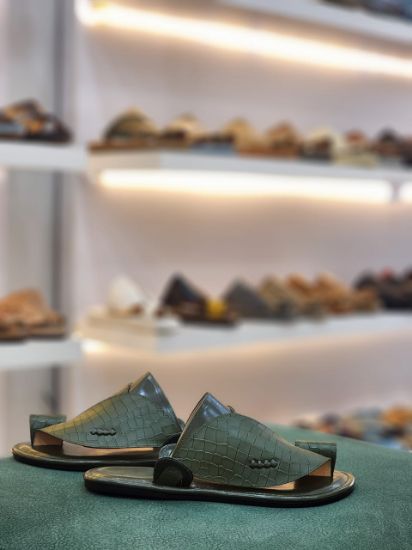 صورة شرقي نقش تمساح جلد طبيعي ارضيه مرنه ومنخفضه